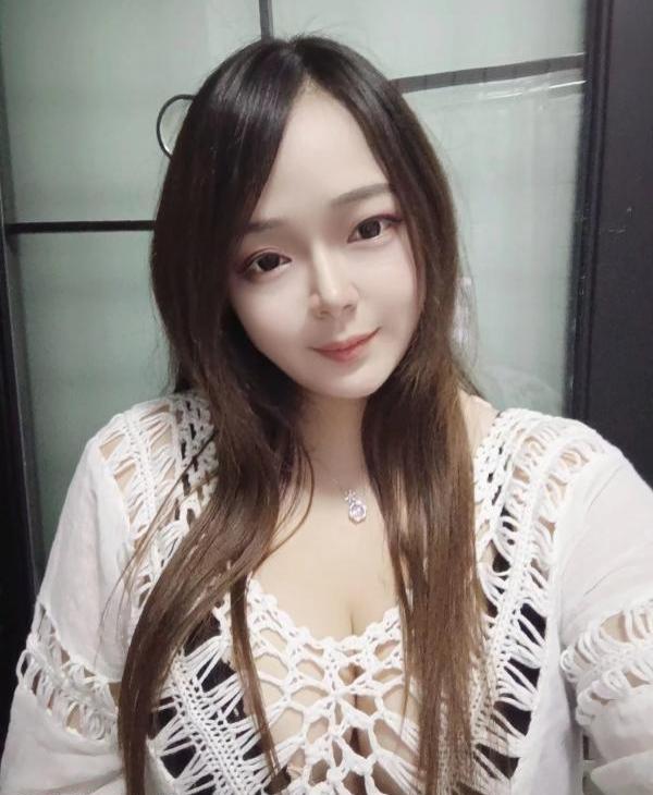 苏州巨乳肥臀小美女