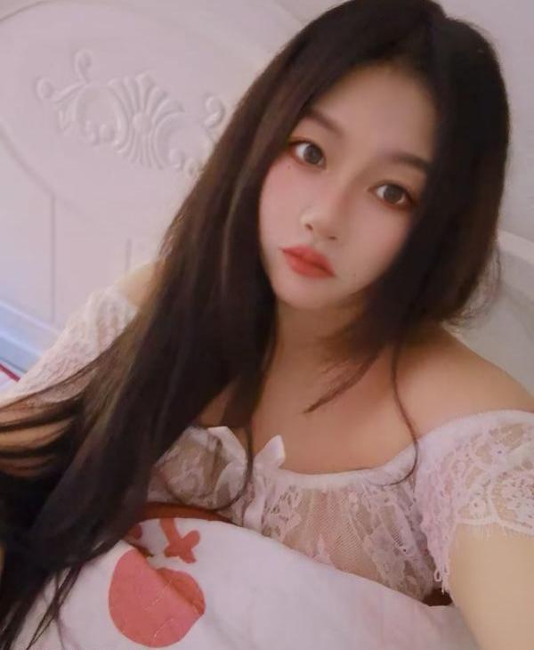再刷大胸服务系美女