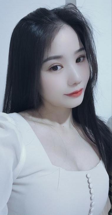 气质大胸妹子