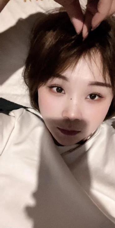 开朗的妹子