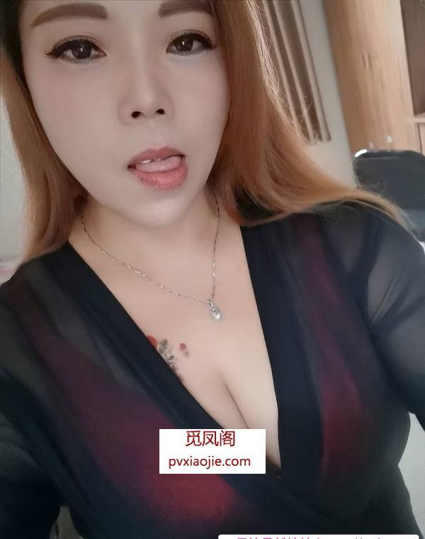 黑丝肥臀熟女