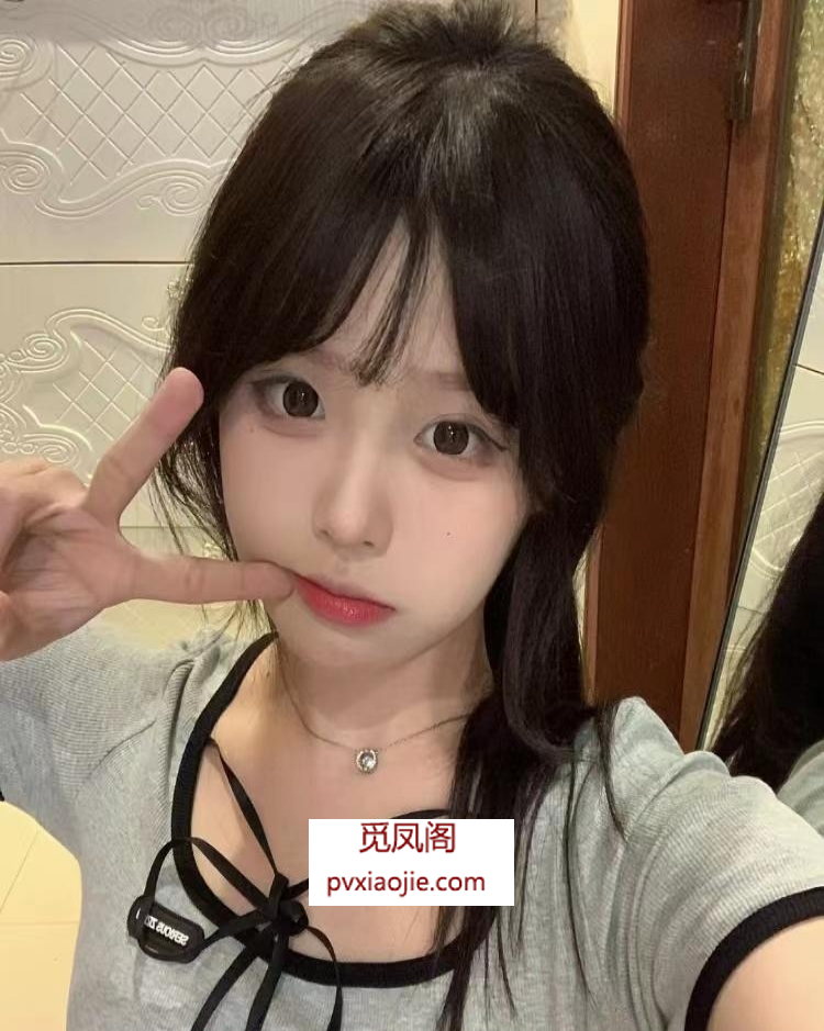 清纯小萝莉带楼兼职外出
