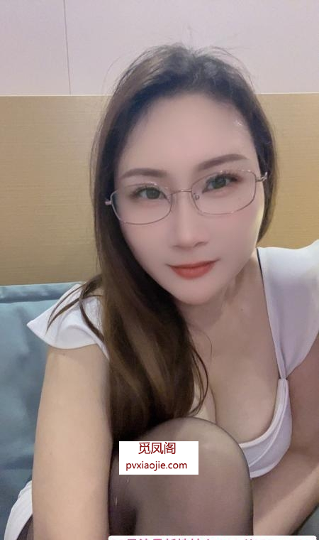 服务型性感美乳少妇