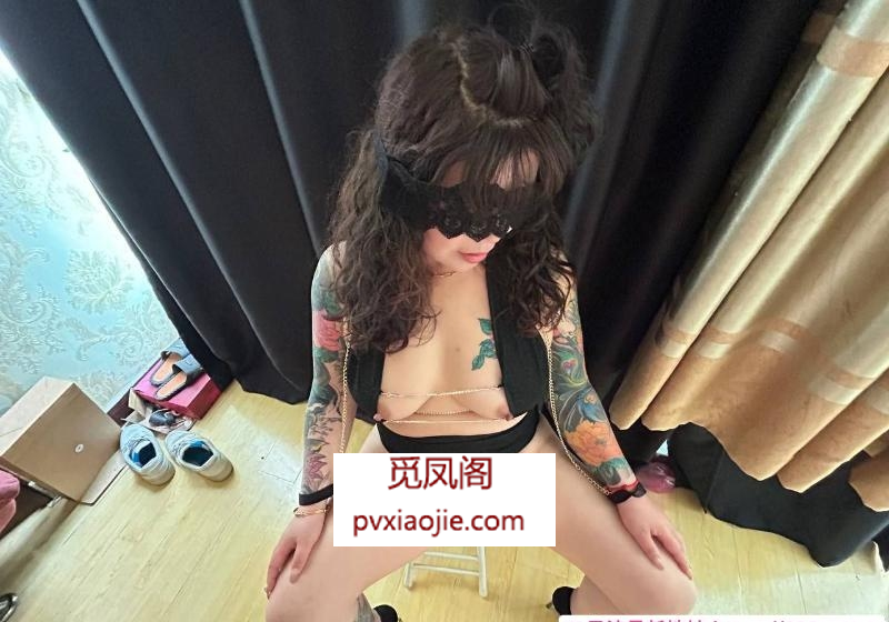 纹身骚母狗