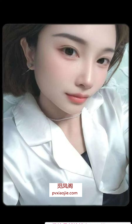 骨感的撩人美女