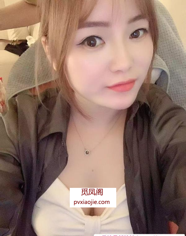 姐姐乳峰挺拔