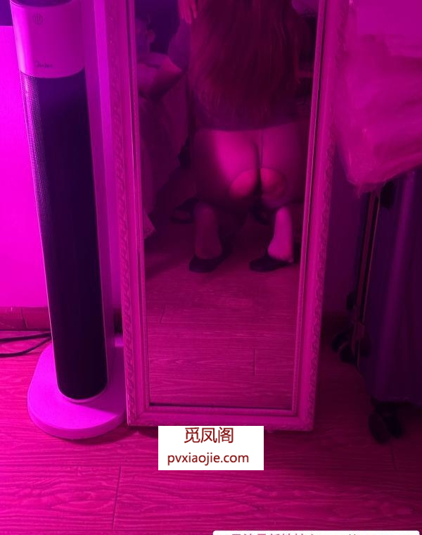 肥臀中坦熟女