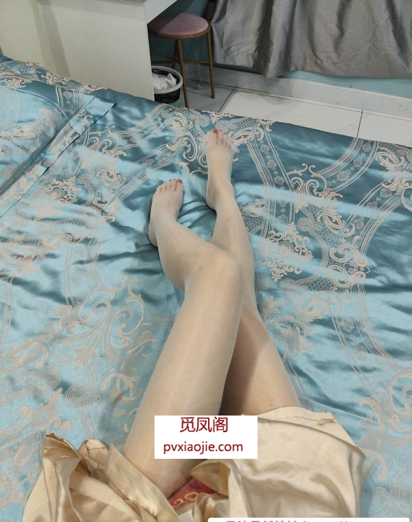 中项长腿小姐姐