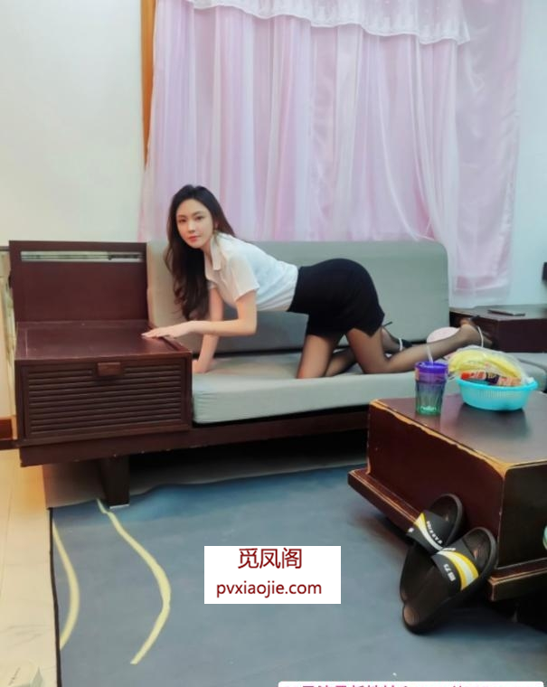 黑丝可舌吻芳芳