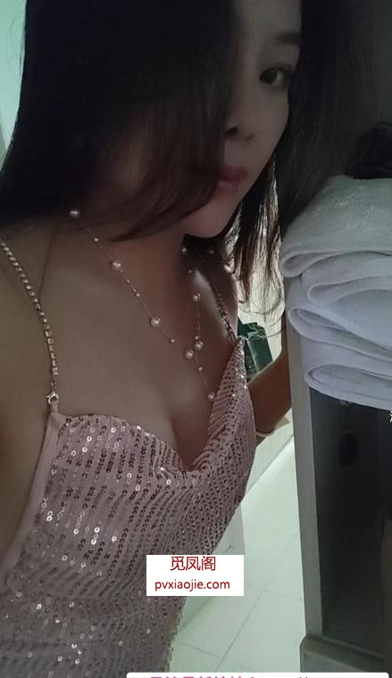 小巧风韵的少妇