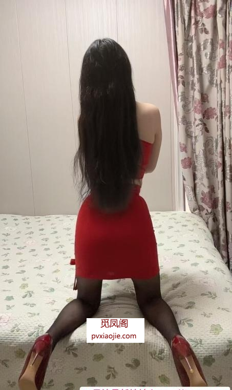 烈焰红装甜美少妇