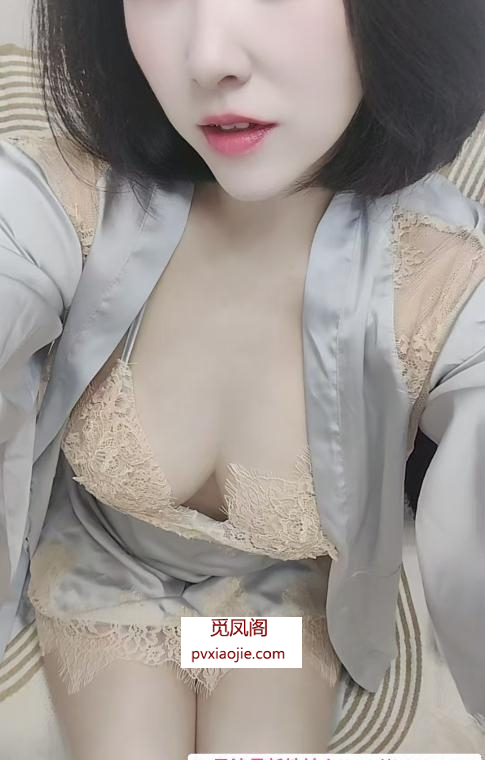 气质大胸妹子