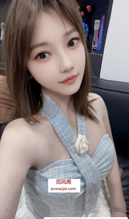 清纯女友翘臀老师
