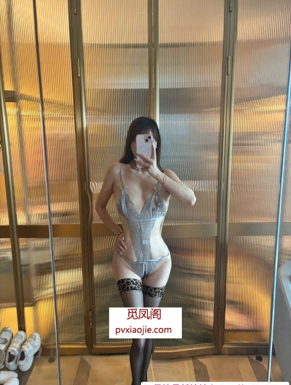 性感身材翘臀老师