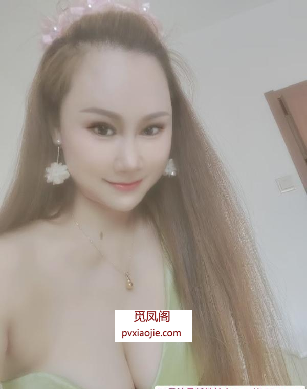 骚气E奶小姐姐