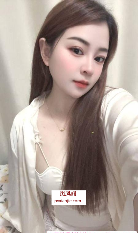 纯天然巨乳骚女