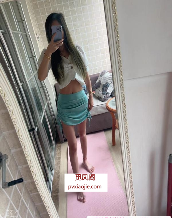 瑜伽小少妇