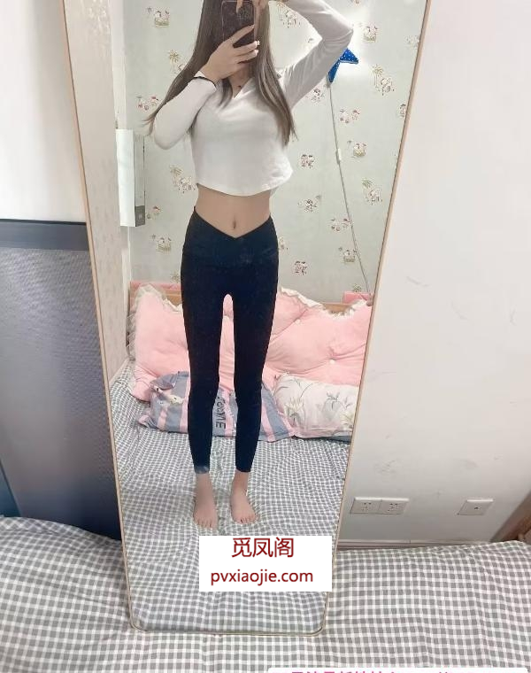 瑜伽小少妇