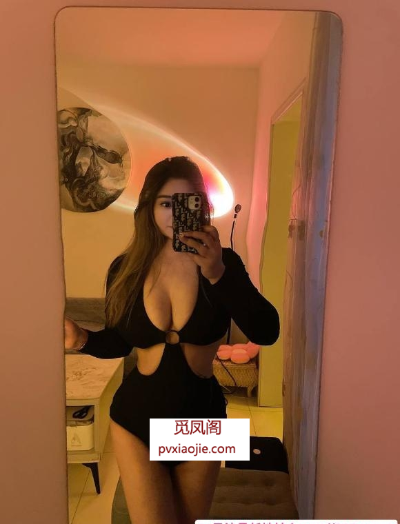 丰满巨乳艾米老师
