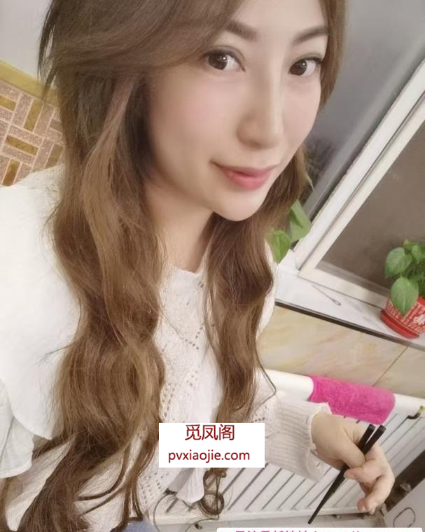 肤白貌没E奶少妇