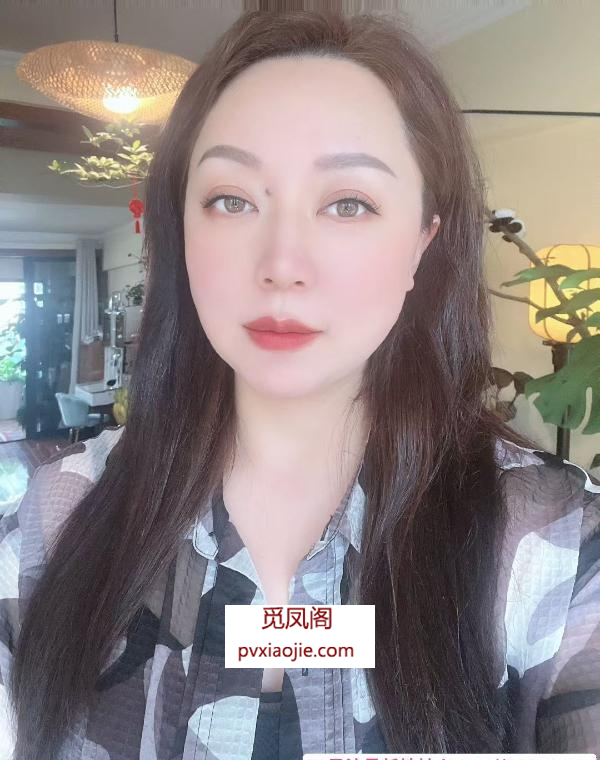 新迎气质少妇老师