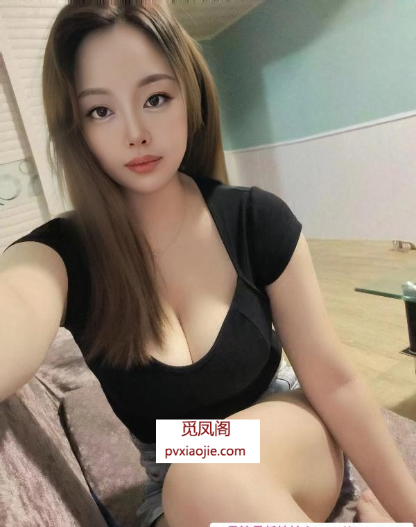 大胸小美女