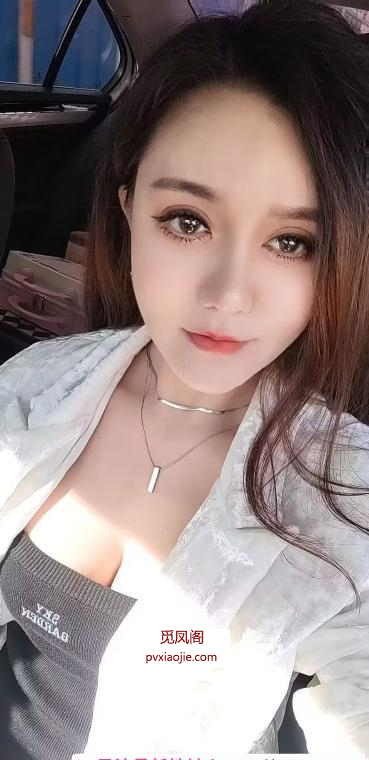 前凸后翘混血妹妹