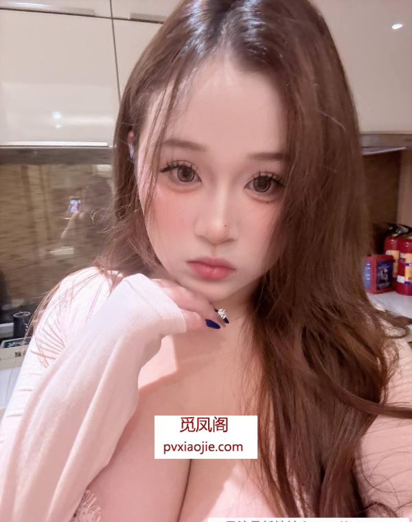 胸大屁股翘的豆豆