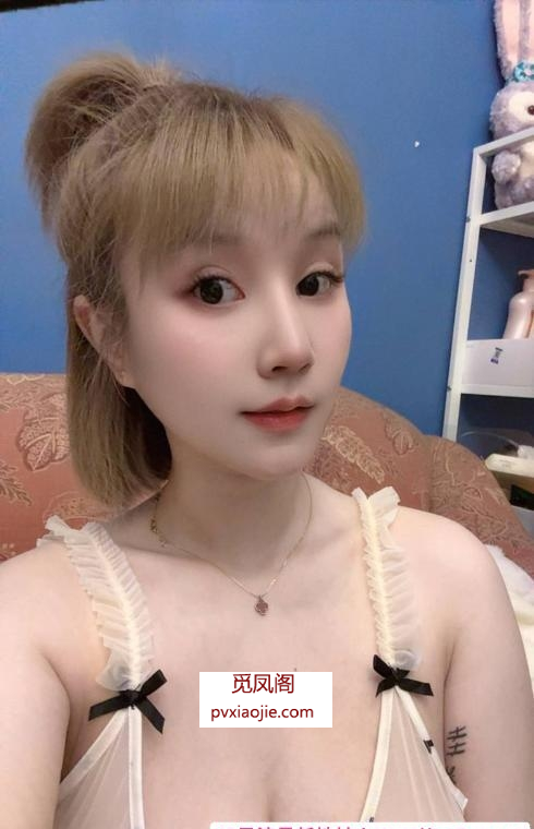 服务系肤白波软妹子