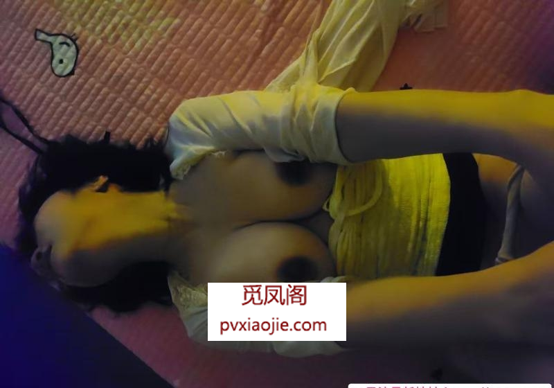 舌吻大胸御姐