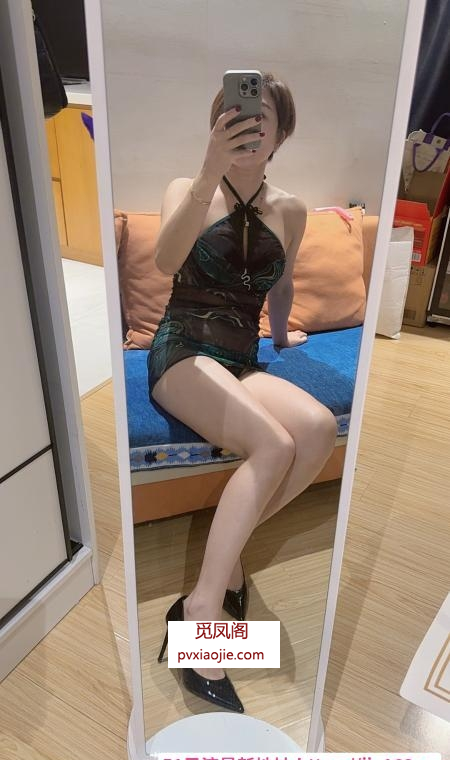美腿短发姐姐