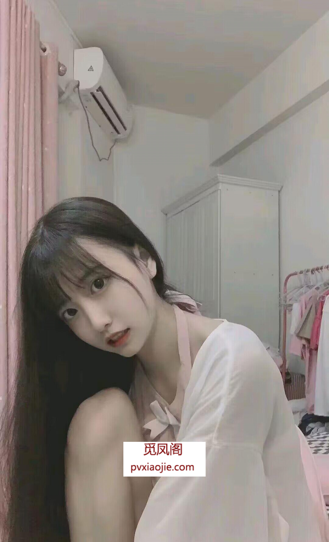 刚毕业的学生妹兼职带楼外出