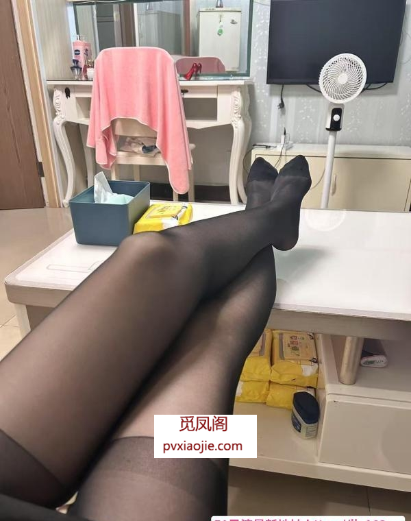 长腿C罩大胸美妇