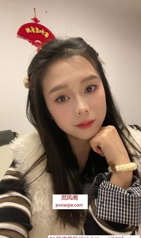 肤白清纯邻家颜值妹子