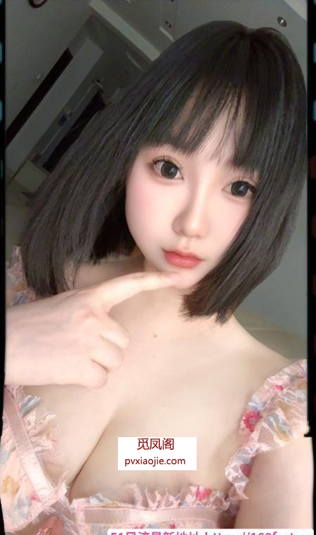 肤白短发大胸妹子