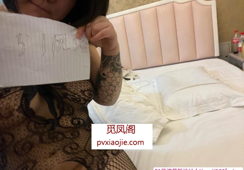 短发制服小妹