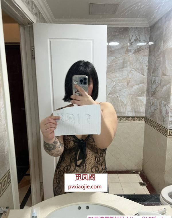 短发制服小妹
