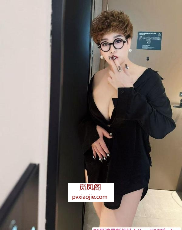 高挑气质御姐