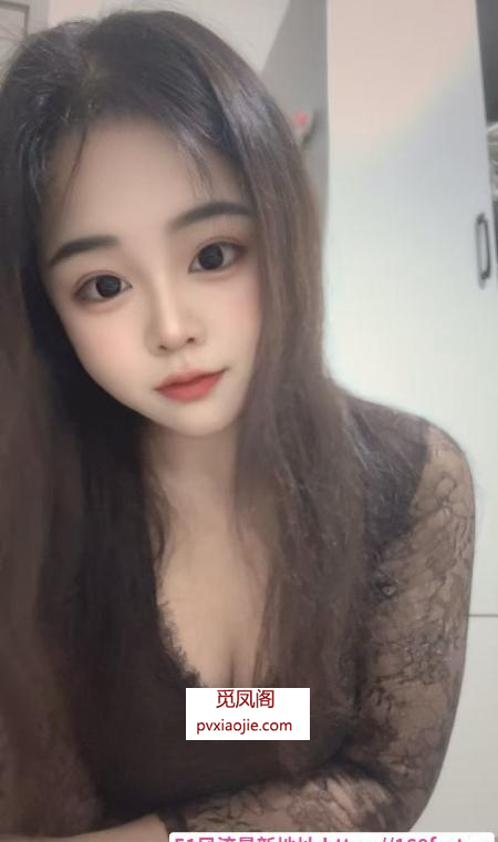 天桥大胸妹