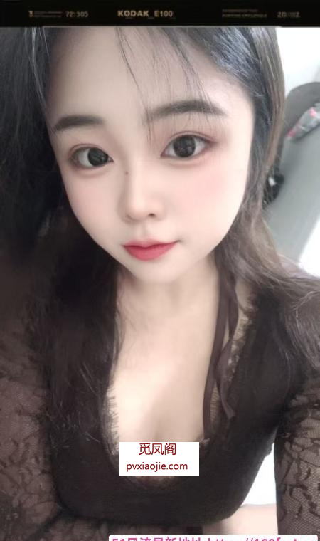 天桥大胸妹
