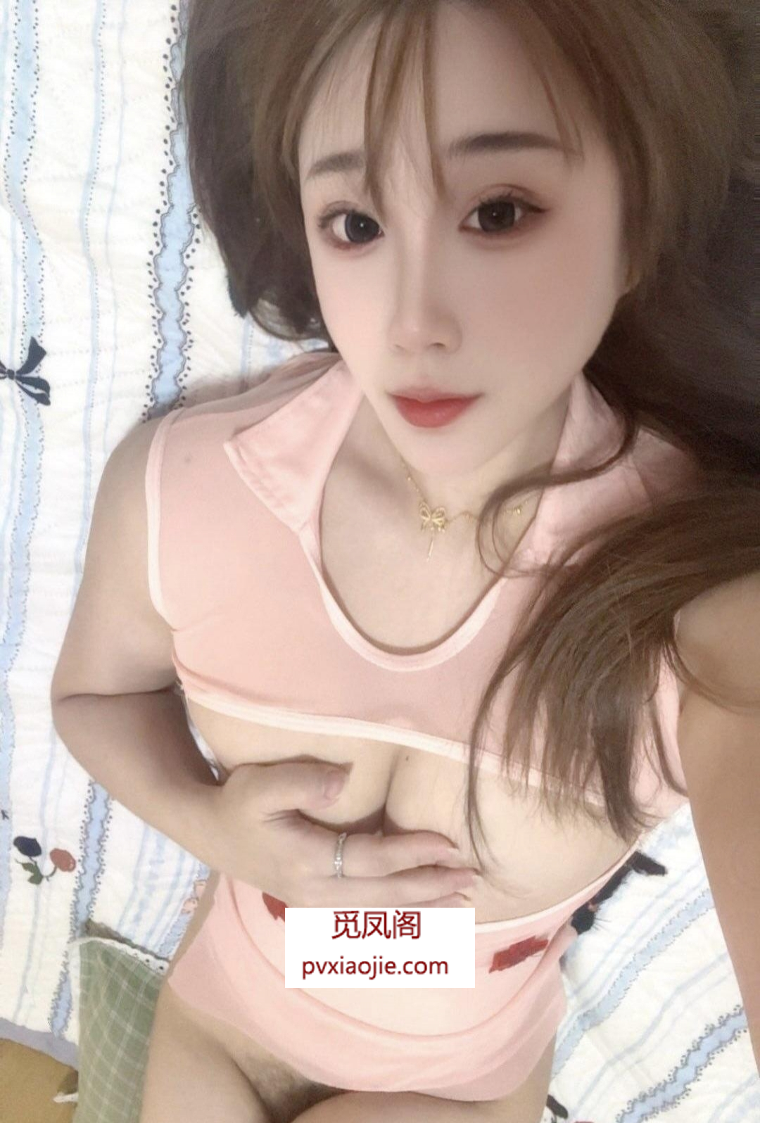 性感白嫩小甜妹