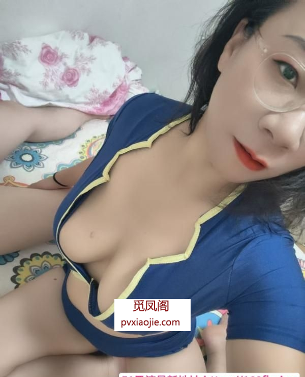 美乳骚熟女