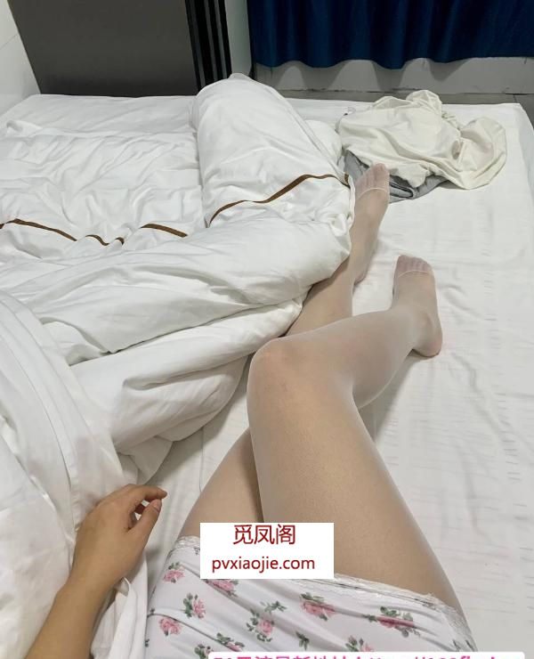 大胸服务型小妹